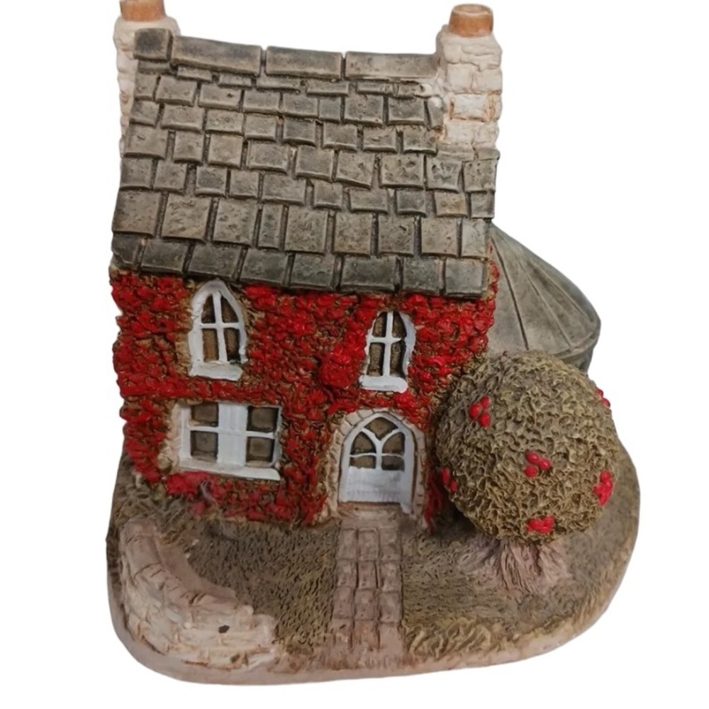 Lilliput Lane 1989 Holly cottage collectible